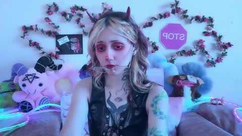 Kate online show from 05/19/26, 01:56