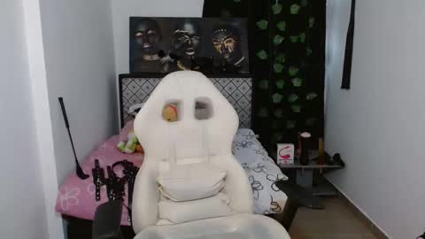 Snapshot of _diamondpamela chatting on 12/17/24, 10:00 ig pame diamond online show from 12/17/24, 10:00