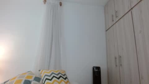 Snapshot of _diana_cute chatting on 02/22/25, 09:04 Diana online show from 02/22/25, 09:04