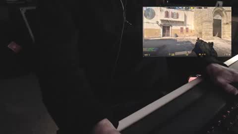 Snapshot of _dmc chatting on 12/25/24, 09:11 _dmc online show from 12/25/24, 09:11