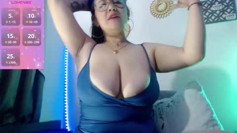 Dannia online show from 10/22/25, 12:05