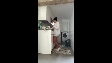 Snapshot of _elena_barra chatting on 09/18/25, 10:28 elena barra online show from 09/18/25, 10:28