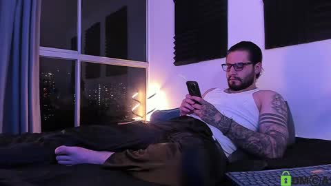 -         online show from 06/05/26, 01:23
