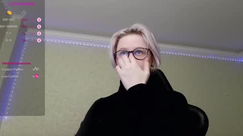 chloue and Gretta online show from 12/01/24, 09:48