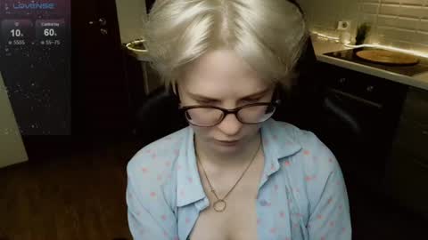 Snapshot of _elven_dreams__ chatting on 06/23/26, 07:56 chloue and Gretta online show from 06/23/26, 07:56