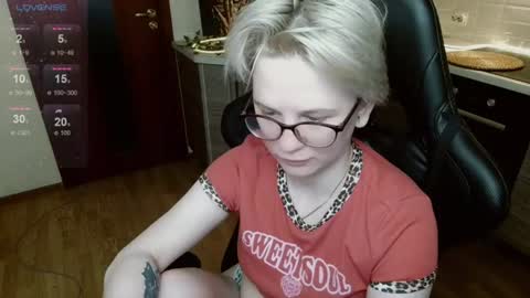 Snapshot of _elven_dreams__ chatting on 07/18/26, 08:34 chloue and Gretta online show from 07/18/26, 08:34