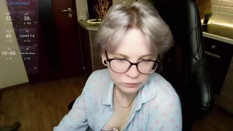 Snapshot of _elven_dreams__ chatting on 07/31/26, 06:51 chloue and Gretta online show from 07/31/26, 06:51