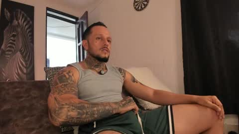 Snapshot of _emilio_escobar chatting on 05/14/26, 04:47 Emilio online show from 05/14/26, 04:47