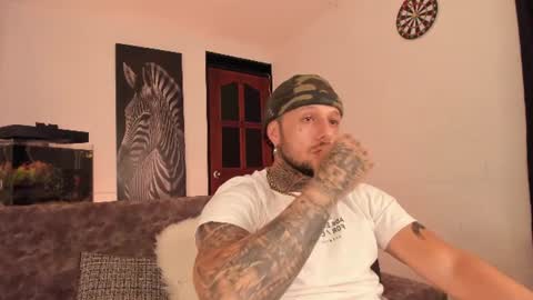 Snapshot of _emilio_escobar chatting on 06/14/26, 10:39 Emilio online show from 06/14/26, 10:39