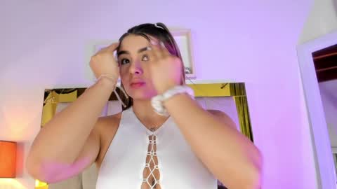 Isabella online show from 02/02/25, 12:02