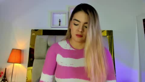 Isabella online show from 03/04/25, 12:12