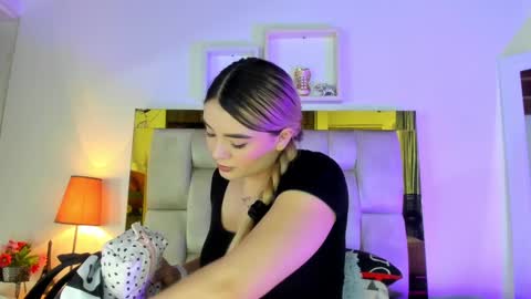 Isabella online show from 03/05/25, 12:11