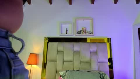 Isabella online show from 03/10/25, 12:04