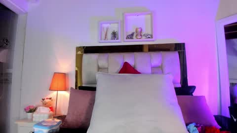 Isabella online show from 01/14/26, 12:11