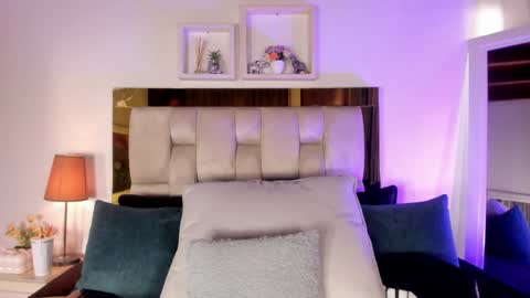 Isabella online show from 04/10/26, 12:10