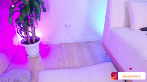 Snapshot of _emilymoon_x chatting on 05/19/26, 01:56 Emi online show from 05/19/26, 01:56