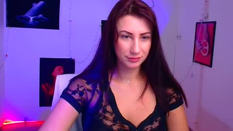 Snapshot of _emma_lay chatting on 12/14/24, 07:07 Emma online show from 12/14/24, 07:07