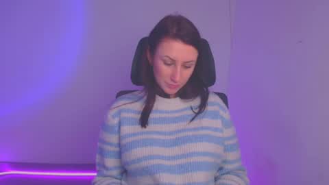 Snapshot of _emma_lay chatting on 12/22/24, 10:17 Emma online show from 12/22/24, 10:17