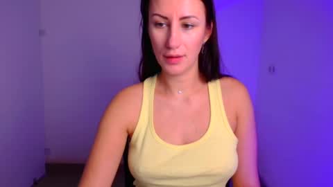 Snapshot of _emma_lay chatting on 12/23/24, 03:55 Emma online show from 12/23/24, 03:55