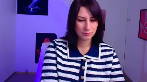 Snapshot of _emma_lay chatting on 01/28/25, 12:43 Emma online show from 01/28/25, 12:43