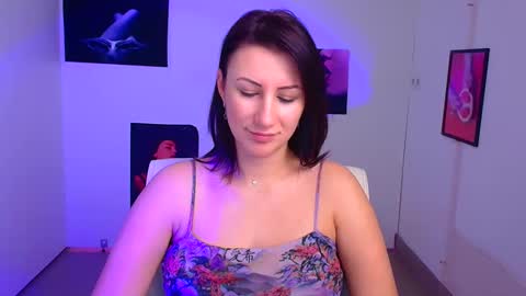 Snapshot of _emma_lay chatting on 02/04/25, 10:00 Emma online show from 02/04/25, 10:00