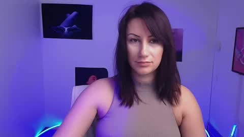 Snapshot of _emma_lay chatting on 02/10/25, 12:39 Emma online show from 02/10/25, 12:39