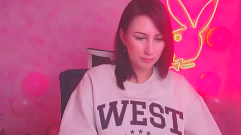 Snapshot of _emma_lay chatting on 02/12/25, 01:16 Emma online show from 02/12/25, 01:16
