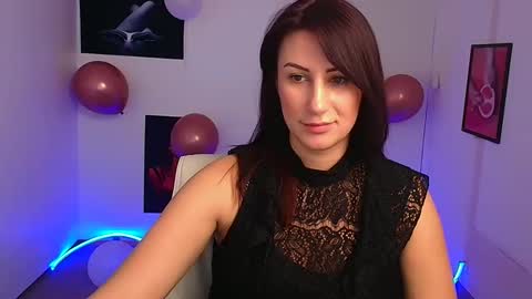 Snapshot of _emma_lay chatting on 03/05/25, 10:33 Emma online show from 03/05/25, 10:33
