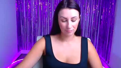 Snapshot of _emma_lay chatting on 09/11/25, 06:35 Emma online show from 09/11/25, 06:35