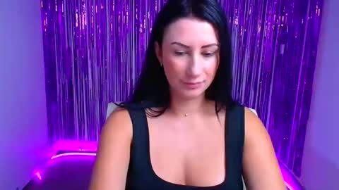 Snapshot of _emma_lay chatting on 09/15/25, 11:54 Emma online show from 09/15/25, 11:54