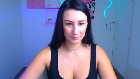 Snapshot of _emma_lay chatting on 10/12/25, 06:01 Emma online show from 10/12/25, 06:01