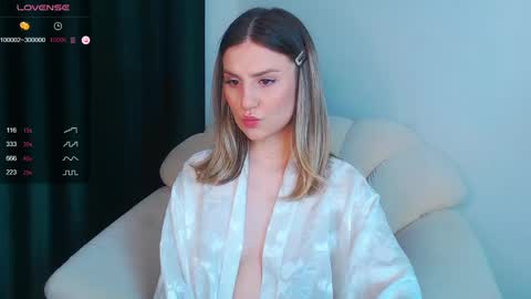 _esmeraldiyaa_ online show from 01/06/25, 07:35