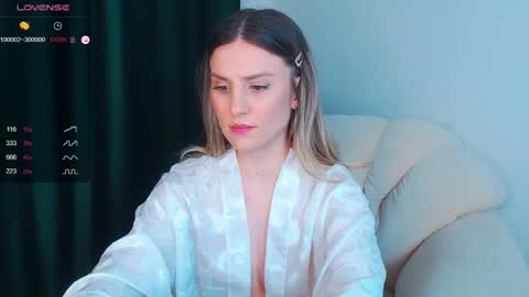 _esmeraldiyaa_ online show from 01/06/25, 10:37