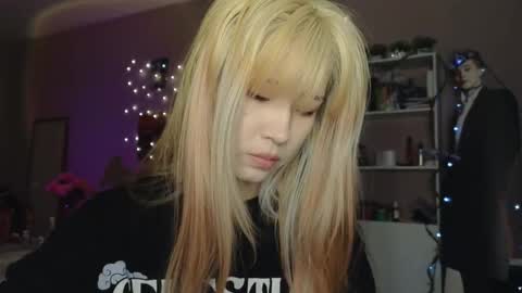 EveEva online show from 12/01/25, 10:31