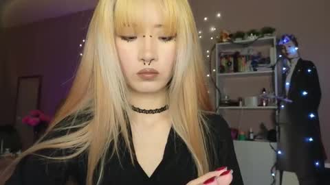 EveEva online show from 12/04/25, 12:53