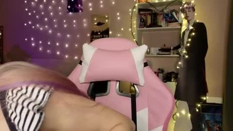 EveEva online show from 02/09/26, 02:04