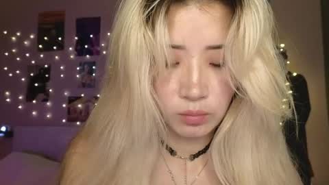 Snapshot of _eve____ chatting on 05/27/26, 01:57 EveEva online show from 05/27/26, 01:57