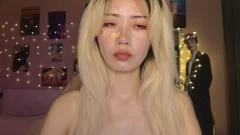 Snapshot of _eve____ chatting on 06/18/26, 03:29 EveEva online show from 06/18/26, 03:29