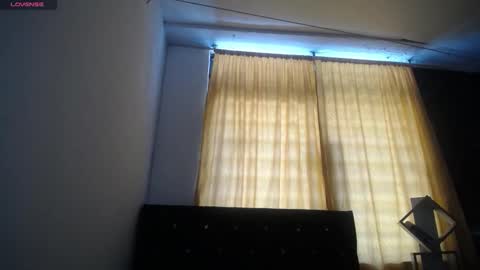  Exa help me position myself with your thumb up thanks  online show from 12/21/25, 03:41