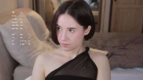 Snapshot of _female_essence_ chatting on 06/05/26, 05:51 Essie online show from 06/05/26, 05:51