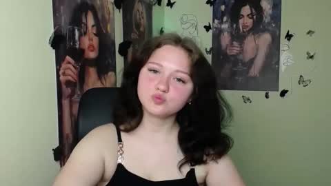 Snapshot of _foxy_lady chatting on 05/19/26, 06:09 Alice online show from 05/19/26, 06:09