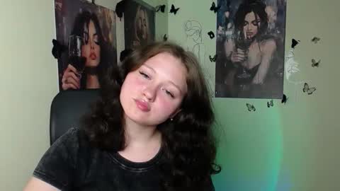 Snapshot of _foxy_lady chatting on 06/08/26, 06:30 Alice online show from 06/08/26, 06:30