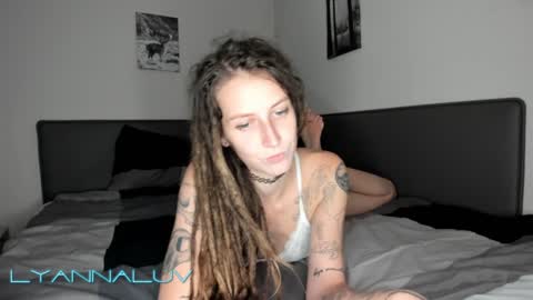 Lyanna and Derek online show from 01/04/25, 03:17