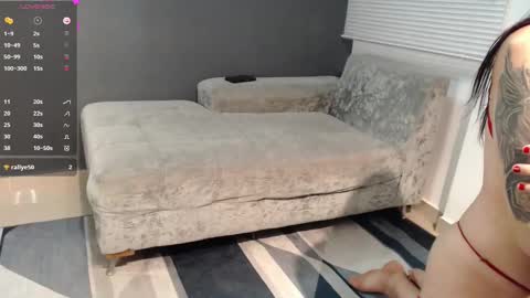 Snapshot of _funny_room_ chatting on 02/12/25, 08:07 Laura Juan online show from 02/12/25, 08:07