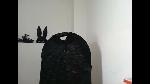 Snapshot of _genesid_dixton chatting on 02/03/25, 01:52 Mia-foster online show from 02/03/25, 01:52