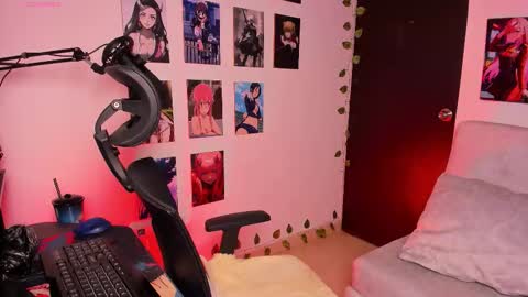 Snapshot of _gleep chatting on 10/14/25, 01:17 LEEP  online show from 10/14/25, 01:17