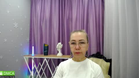 _greybunny_ online show from 09/19/25, 08:49