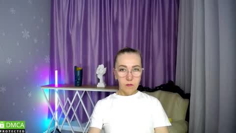 _greybunny_ online show from 09/21/25, 11:12
