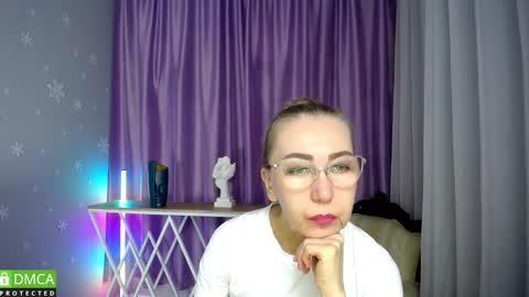 _greybunny_ online show from 09/24/25, 09:23