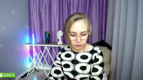 _greybunny_ online show from 10/12/25, 10:25